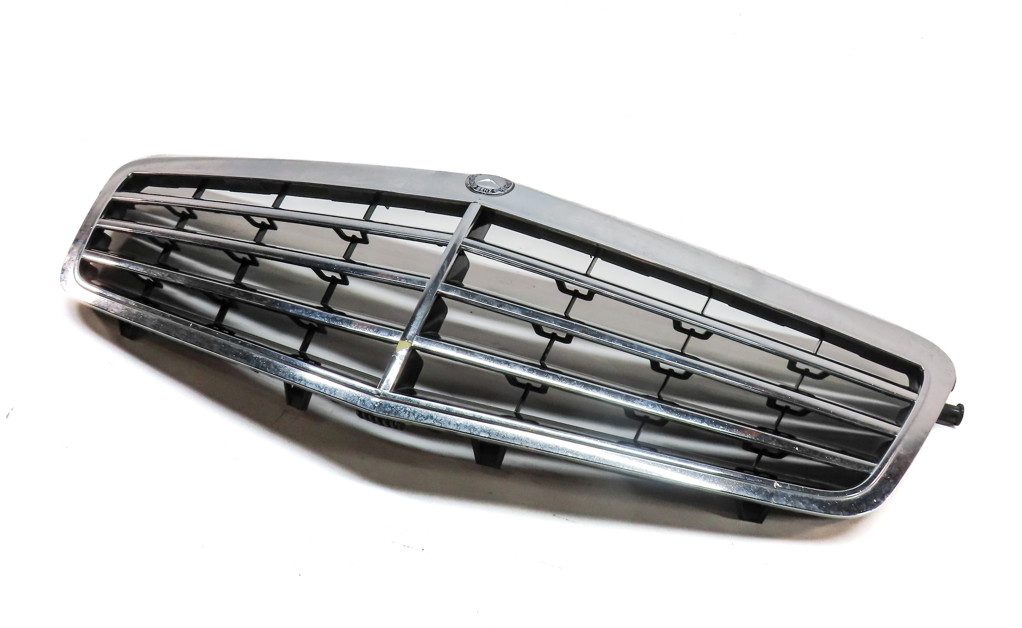 2010-2013 MERCEDES E300 E350 E400 E550 E63 AMG (W212) FRONT UPPER HOOD GRILLE — exact item pictured